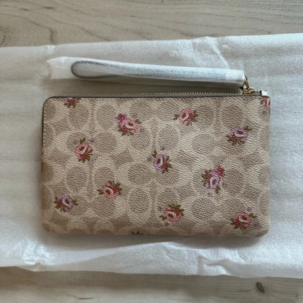 NWT Coach Beige Wristlet with Pink Floral Design - Picture 2 of 3